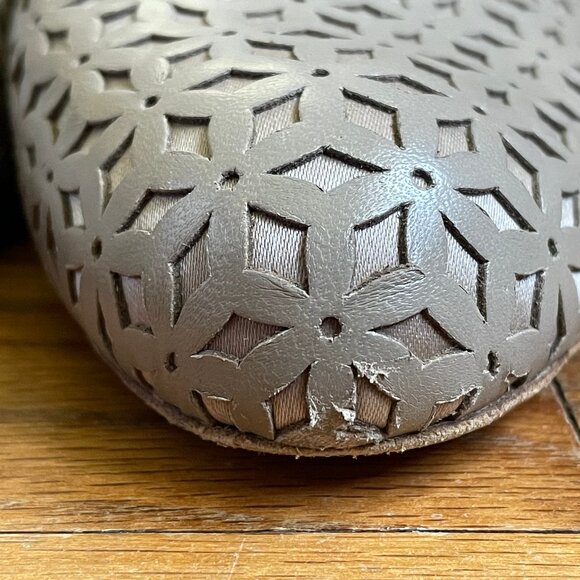 LK Bennett Grey Pumps with Pierced Floral Motif, EU 40 - Picture 16 of 16